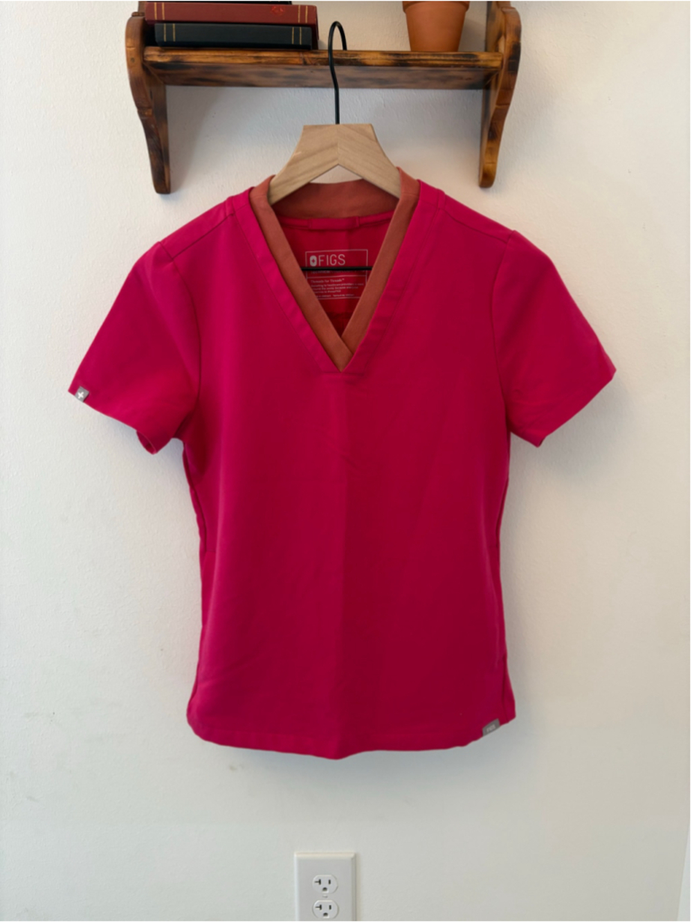 FIGS Technical Collection V-Neck Scrub Top XXS Pink Fuchsia/Burnt Orange